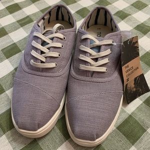 Toms canvas shoes, never worn with tags, no box
